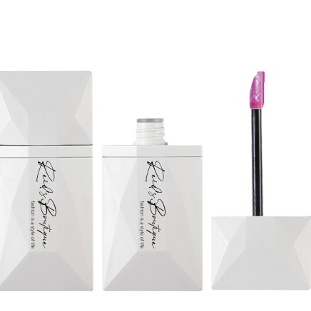 Glossy smooth high pigment lip gloss